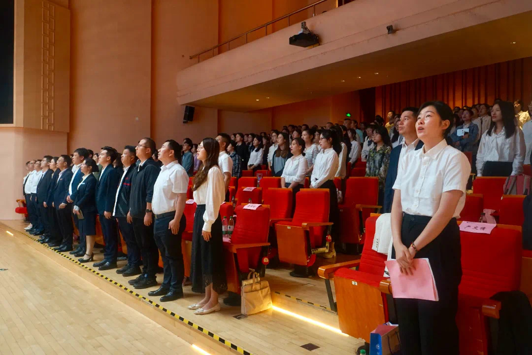 砥礪耕耘結(jié)碩果，匠心育人譜新篇 | 2024-2025學(xué)年第二學(xué)期期中教職工大會(huì)圓滿召開！